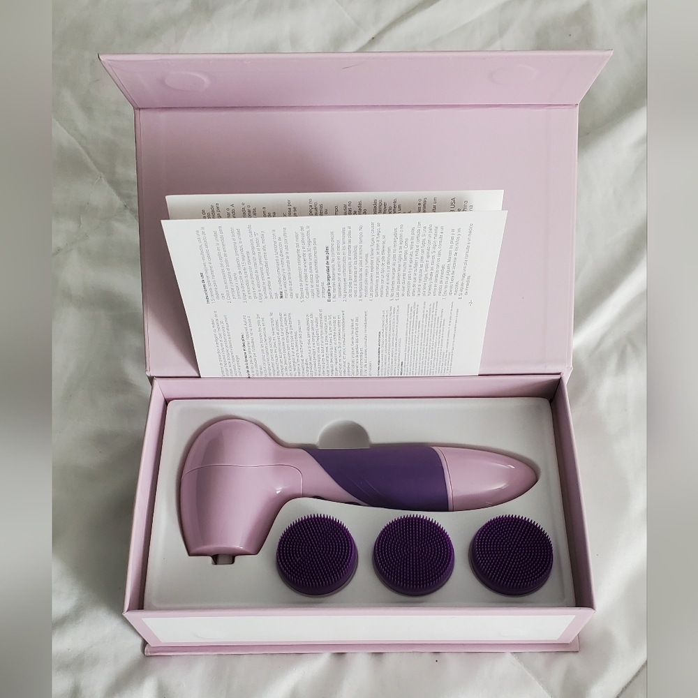 NIB Facial Scrub Brush by Younique